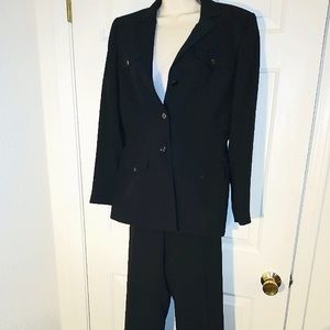 Tahari Arthur S Levine Black 2pc Suit - Devine!